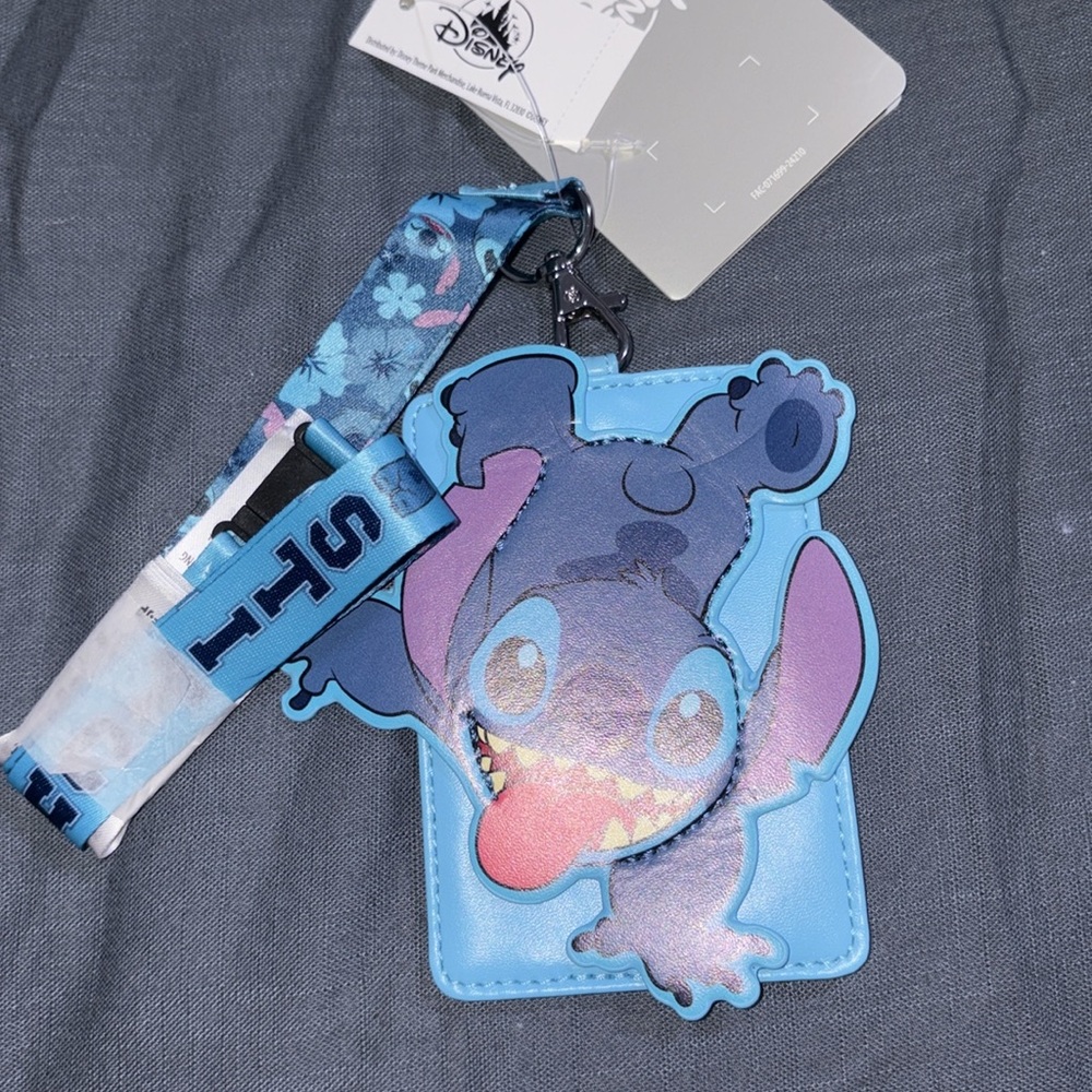 Disney Stitch ID and lanyard new - Picture 3 of 3